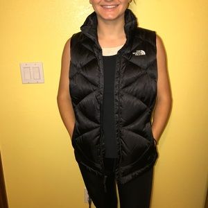 Small Black North Face Vest !